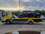 Retro automobilio pervežimas evakuatoriumi